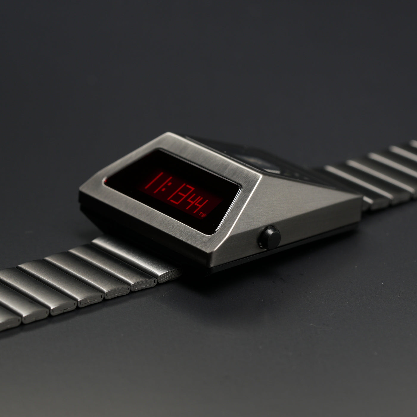 T-700 Blade (B-version, Dark Grey/Red) Fullmetal Shockproof OLED Limited Edition Watch