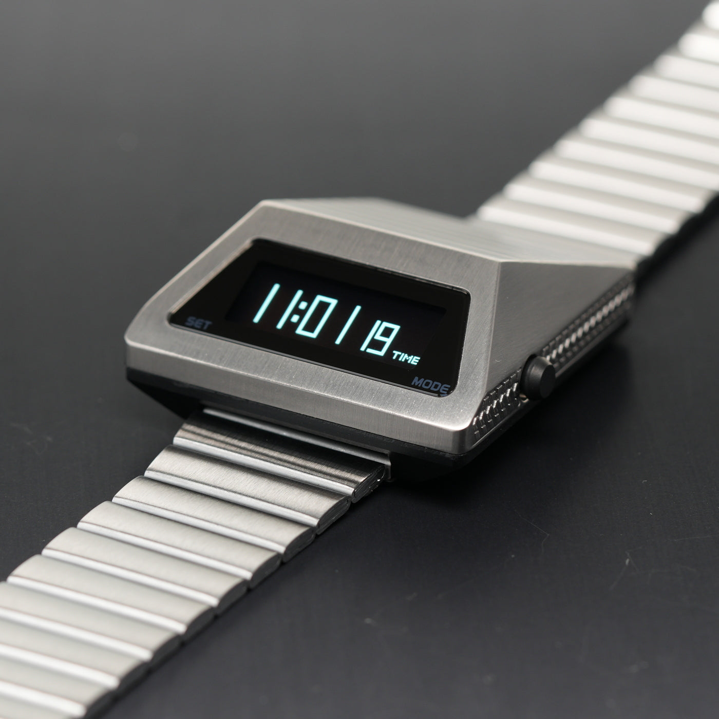 T-700 Blade (C-version, Silver/White) Fullmetal Shockproof OLED Limited Edition Watch